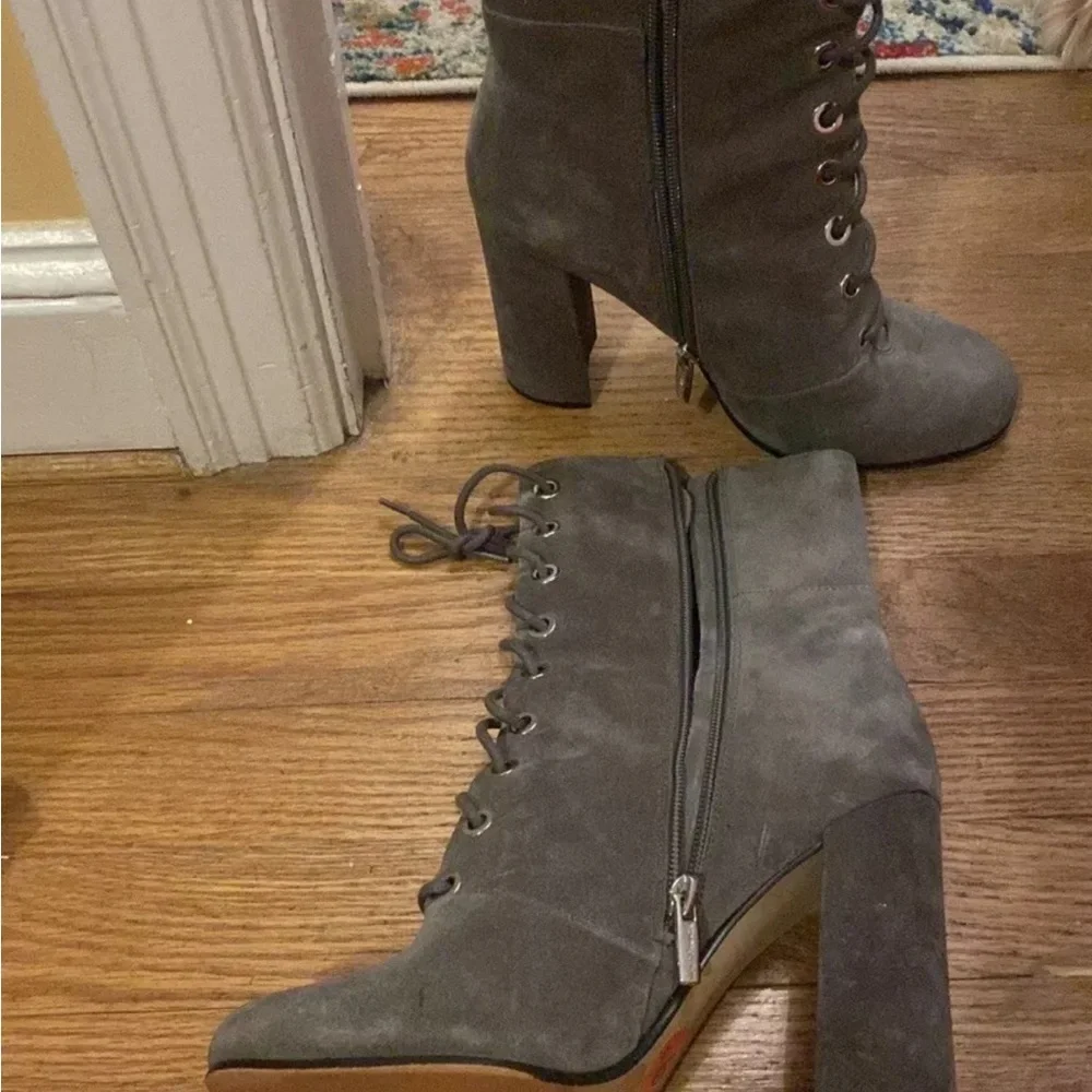 Vince camuto grey suede booties 9.5 Vintage Stacked  Beautiful